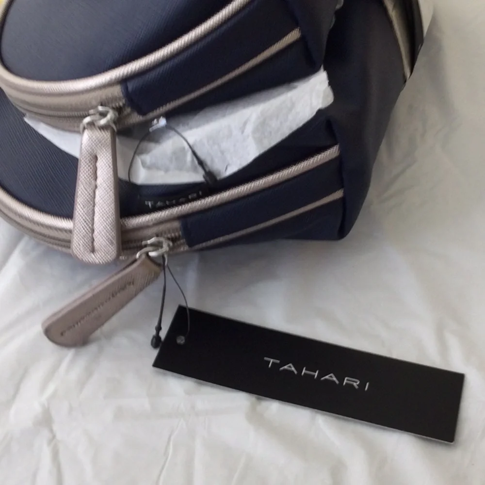 Tahari Makeup cosmetics travel set (2 pc)
